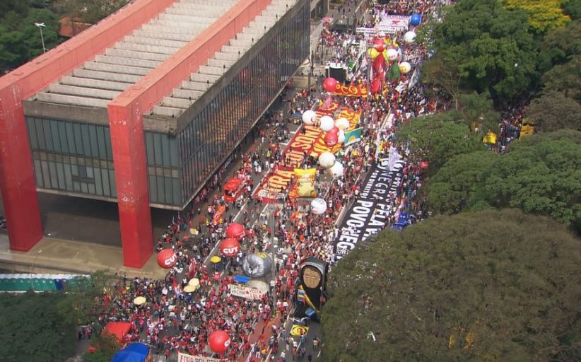 Manifestantes vão às ruas pelo país em protestos contra o governo Bolsonaro