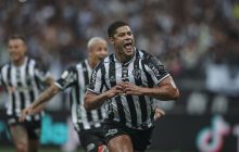 Atlético-MG goleia e coloca mão na taça da Copa do Brasil