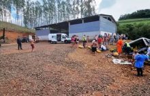 Acidente com ônibus escolar deixa várias crianças feridas