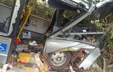 Micro-ônibus de Pato Bragado é retirado do local do acidente; Veja fotos