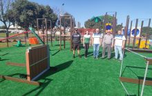 Prefeito e colaboradores da Secretaria do Esportes e Lazer vistoriam instalação do Playground no Estádio Municipal de Entre Rios do Oeste