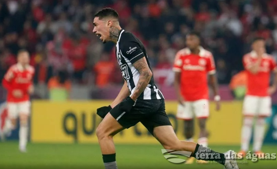 Botafogo vira com um a menos contra o Internacional em pleno Beira Rio