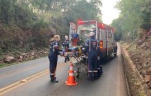 Duas ambulâncias, bombeiros e defesa civil foram acionados para atender um acidente com moto na serra do Diamante