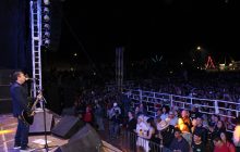 Show Gratuito de Amado Batista atrai multidão para as comemorações do 29º Aniversário de Entre Rios do Oeste