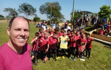 (VÍDEO) Amistoso Brasil x Paraguai com as Escolas de Base do Futebol de Campo do município de Santa Helena