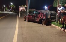 Mulher fica ferida após colidir veículo contra poste em Entre Rios do Oeste