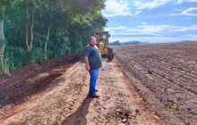 Município de Itaipulândia atende produtores rurais com cascalhamento e melhora escoamento agrícola
