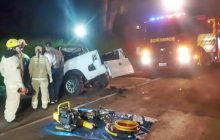 Homem morre em grave acidente entre caminhonete e caminhão