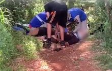 Jovem quebra os dois braços ao cair de bike