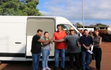 Associação de Pequenos Agricultores de Santa Helena recebe furgão que vai facilitar entrega de produtos