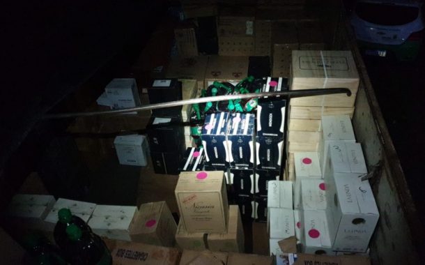 Polícia apreende carga de R$ 1 milhão em mercadorias ilícitas na BR-280