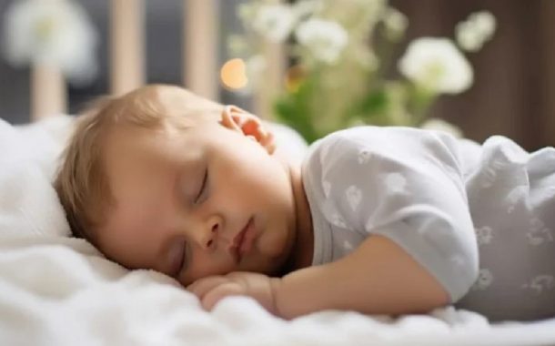Maioria dos casos de morte súbita de bebês acontece em camas compartilhadas, diz estudo